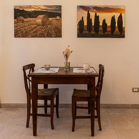 Palazzo Gessi Room And Breakfast Borghi Dış mekan fotoğraf