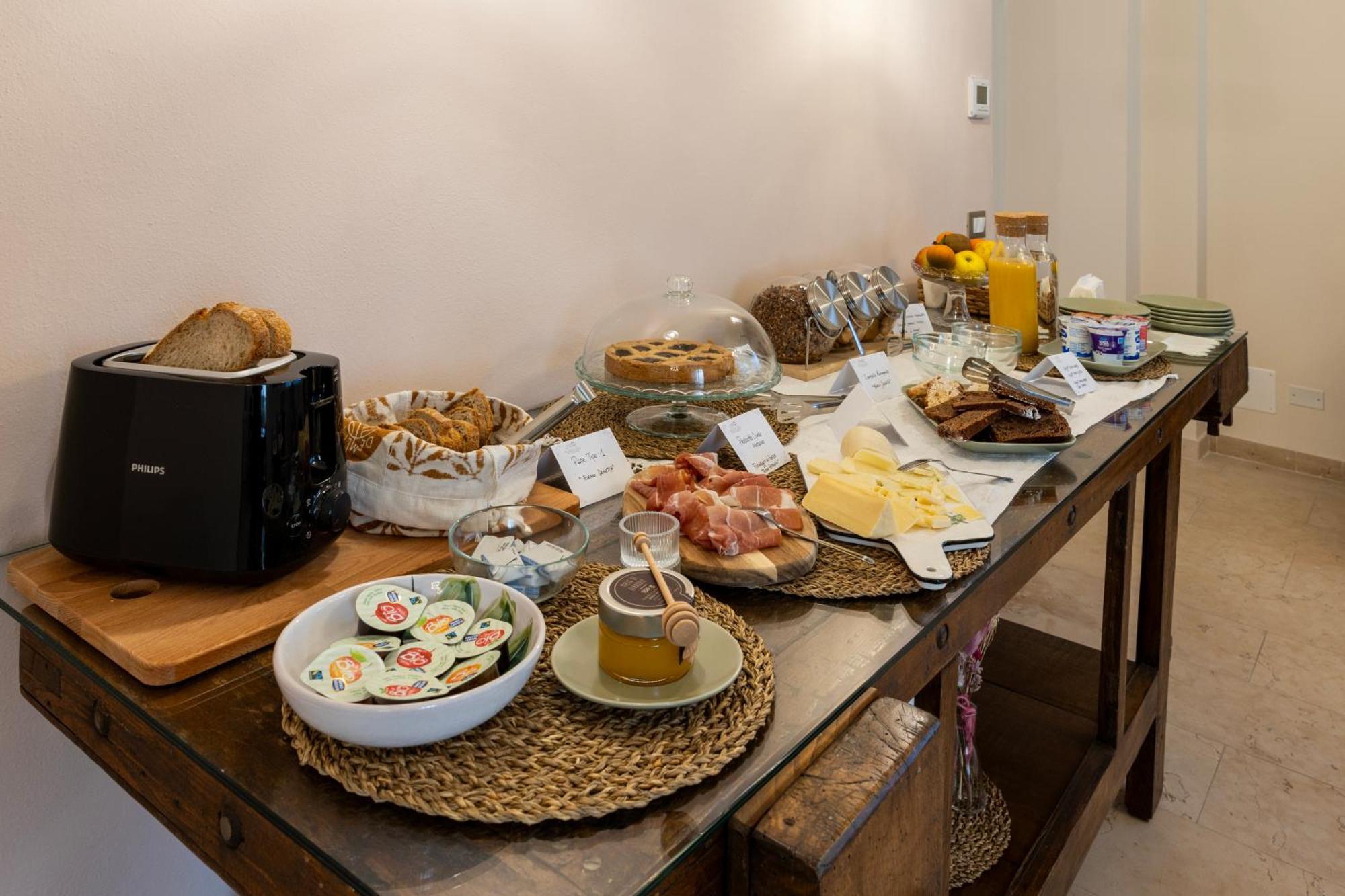Palazzo Gessi Room And Breakfast Borghi Dış mekan fotoğraf