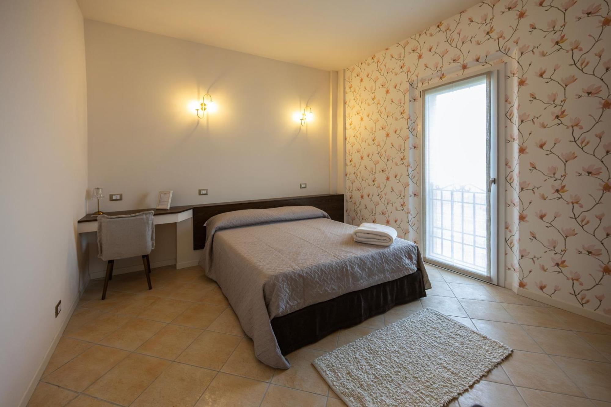 Palazzo Gessi Room And Breakfast Borghi Dış mekan fotoğraf