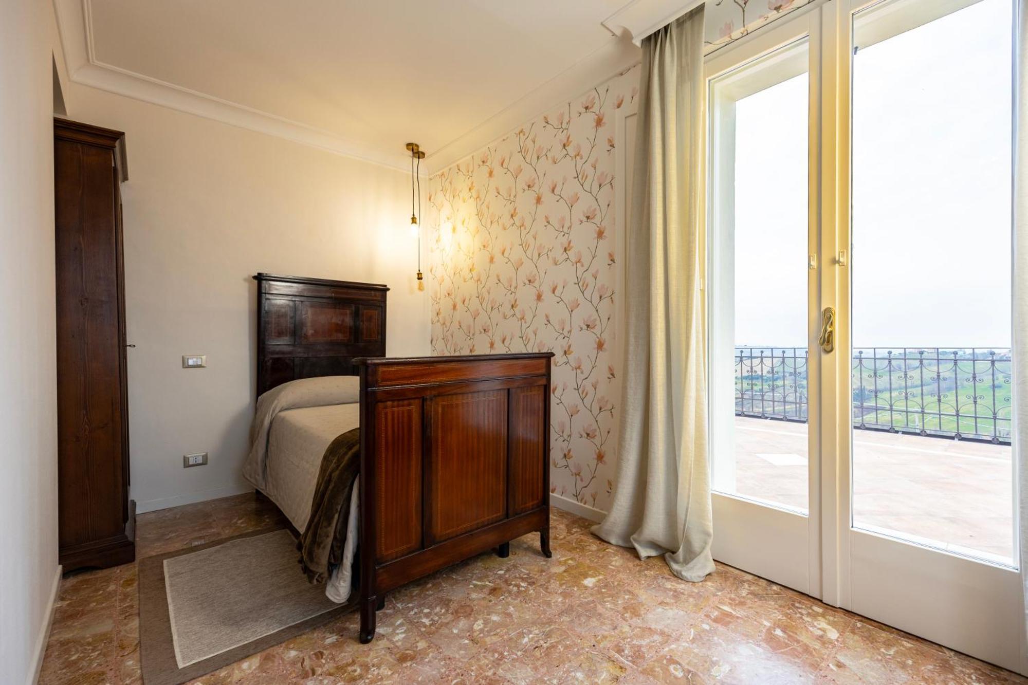 Palazzo Gessi Room And Breakfast Borghi Dış mekan fotoğraf